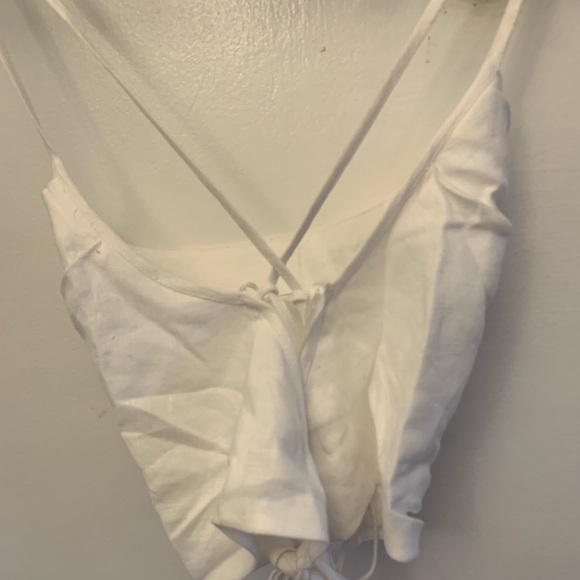 x REVOLVE Jasalina linen Top in White
Amanda Uprichard M - Picture 4 of 4